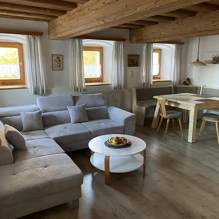 Apartment Haus Peschl 1 *